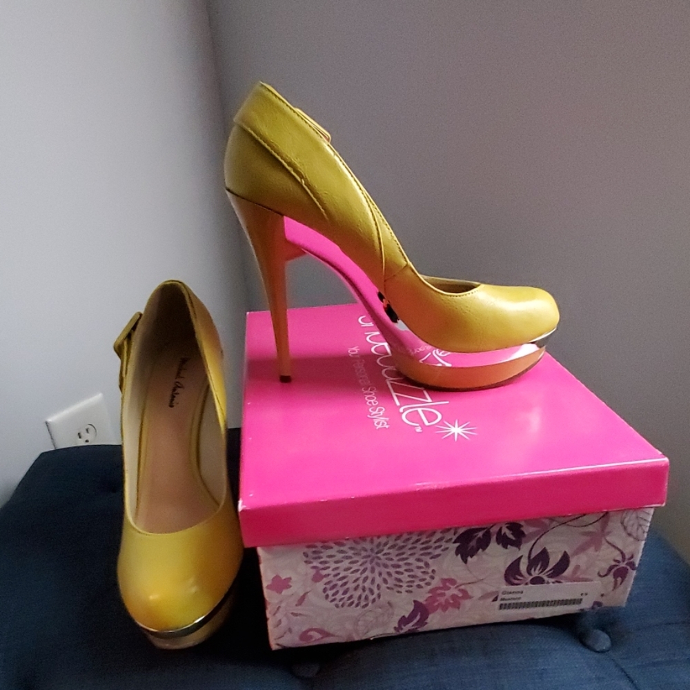 Shoedazzle by Michael Antonio platform Heels